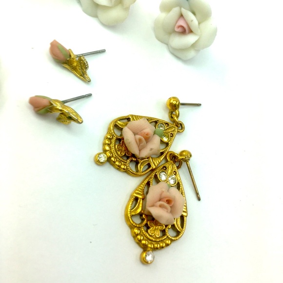 Vintage 1928 Collection Filigree Porcelain Rose earrings and Pin Brooch a lot. - Picture 2 of 4